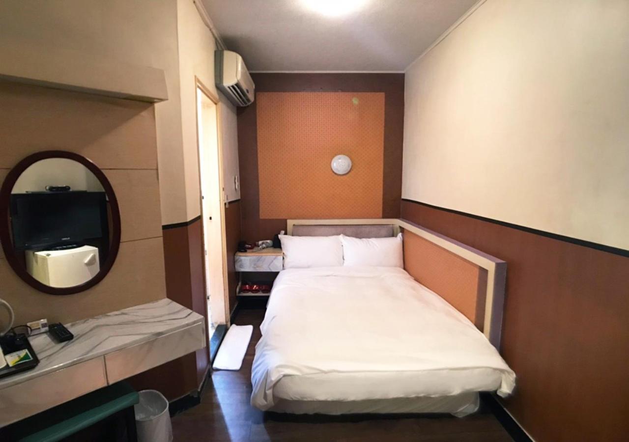 Huang Kai Hotel Tajcshung Kültér fotó