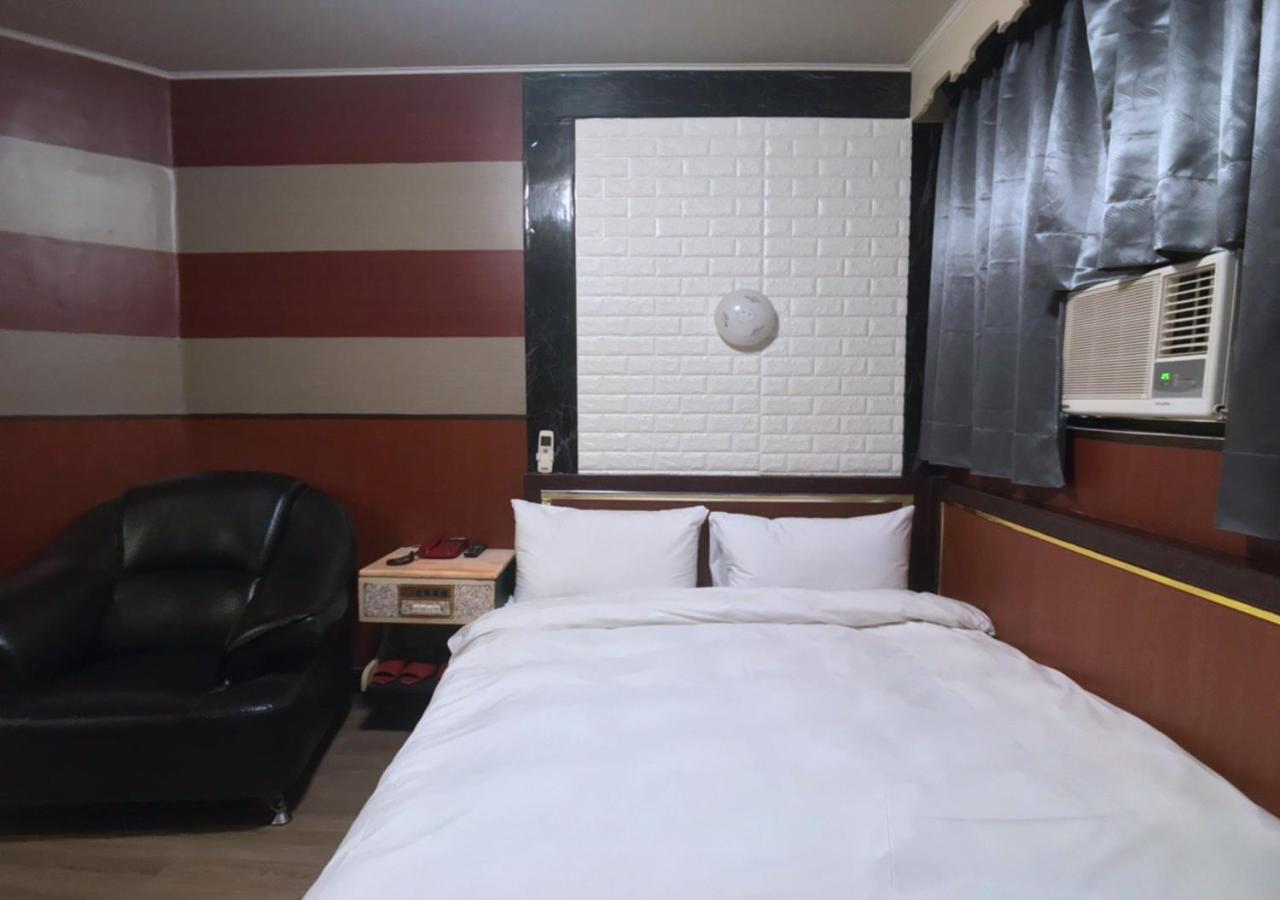 Huang Kai Hotel Tajcshung Kültér fotó