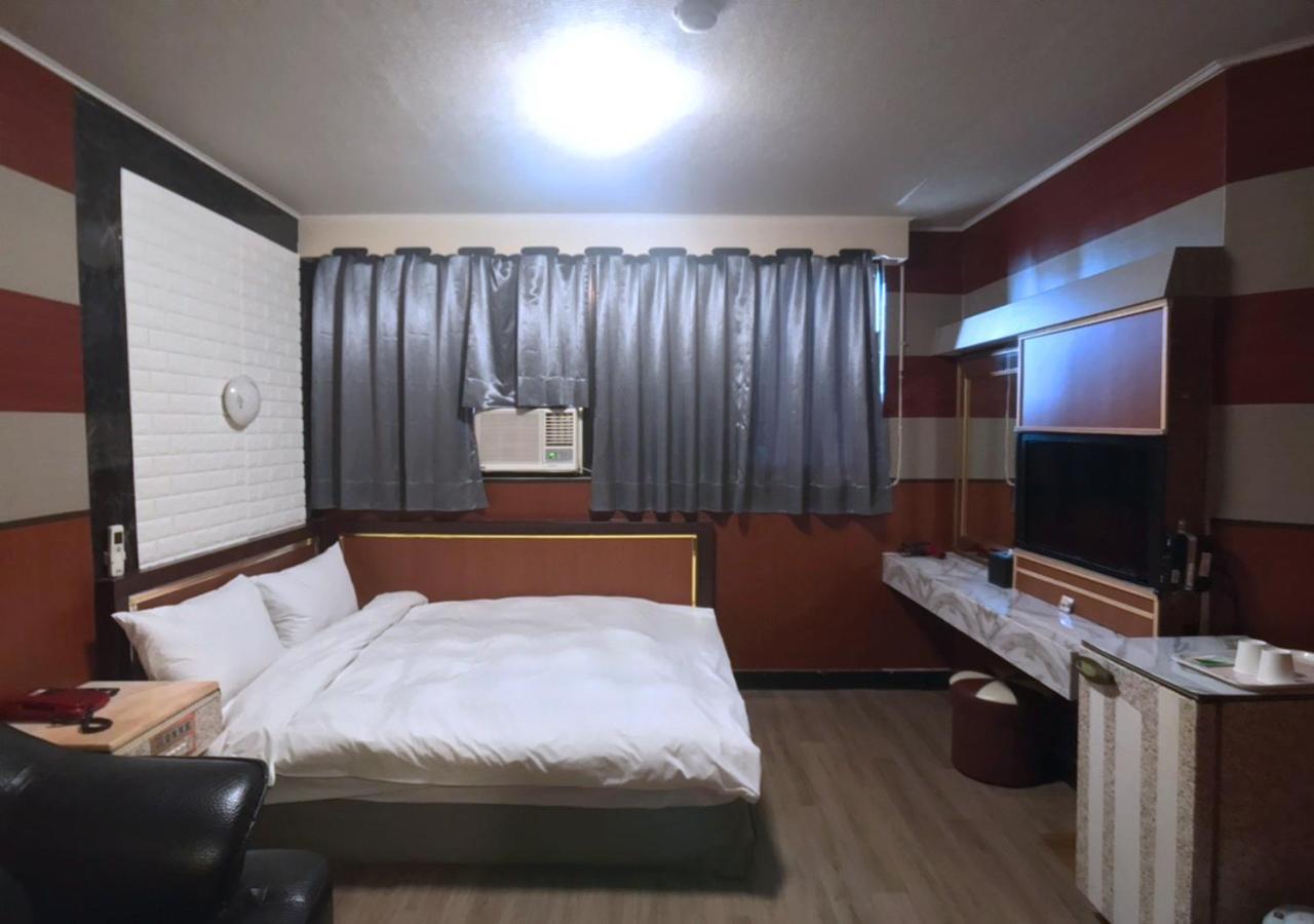 Huang Kai Hotel Tajcshung Kültér fotó